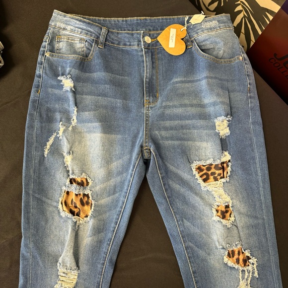 Cute leopard print cutout/distressed straight leg jeans with rolled up ankle - Picture 3 of 5